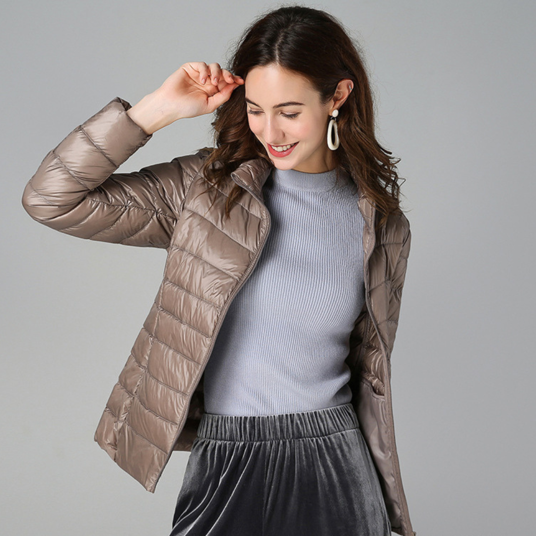 Myra | Chaqueta de plumas ultral ligera con sofisticados pliegues